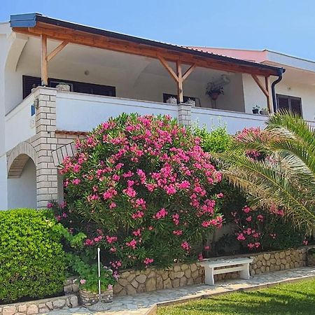 Apartments Ivo Pag Town Exterior photo