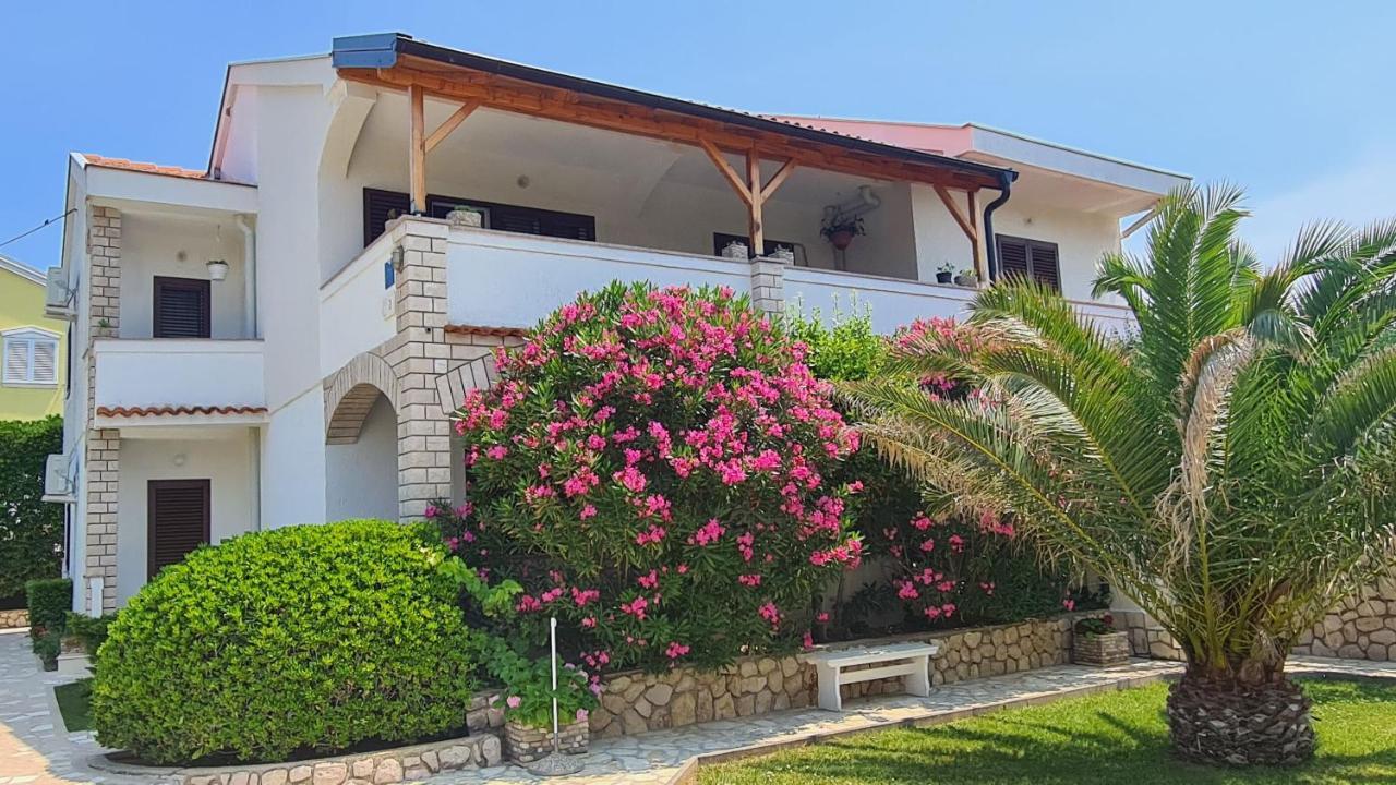Apartments Ivo Pag Town Exterior photo