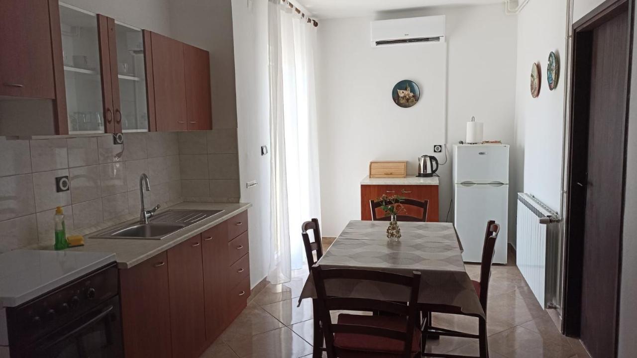 Apartments Ivo Pag Town Exterior photo