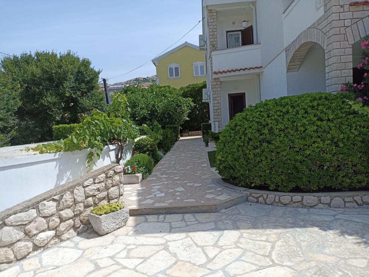 Apartments Ivo Pag Town Exterior photo